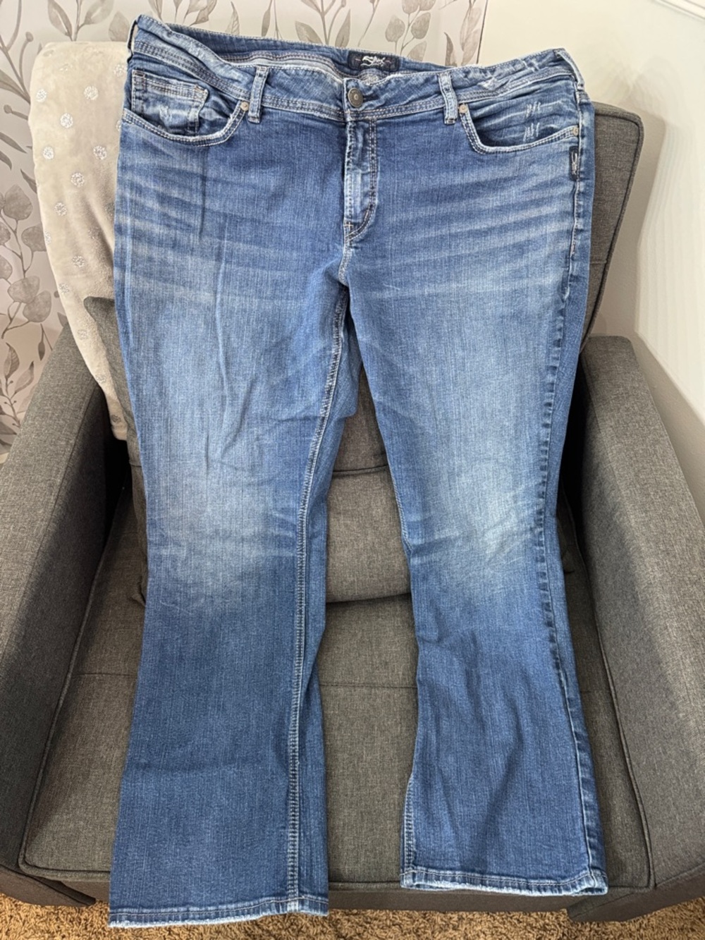 Silver Jeans Women's Medium Blue Flare Jeans